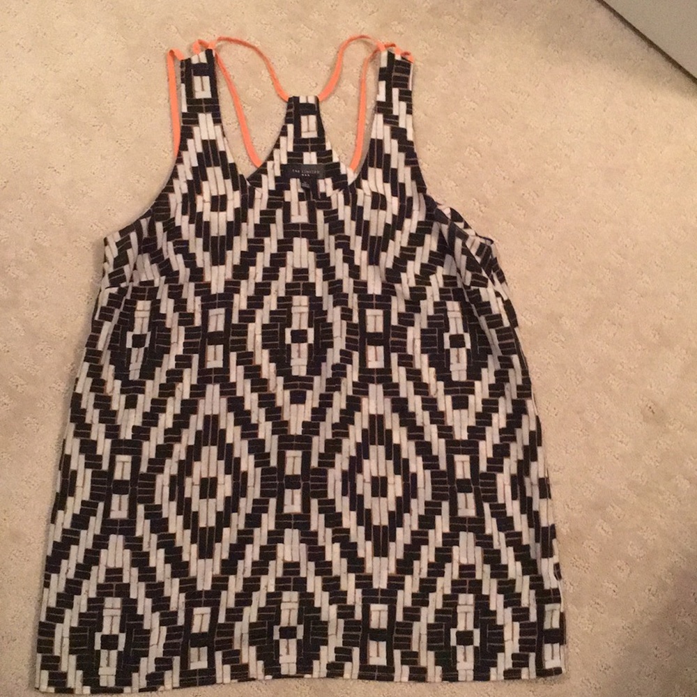 Fun summer tank! 🌞🌸